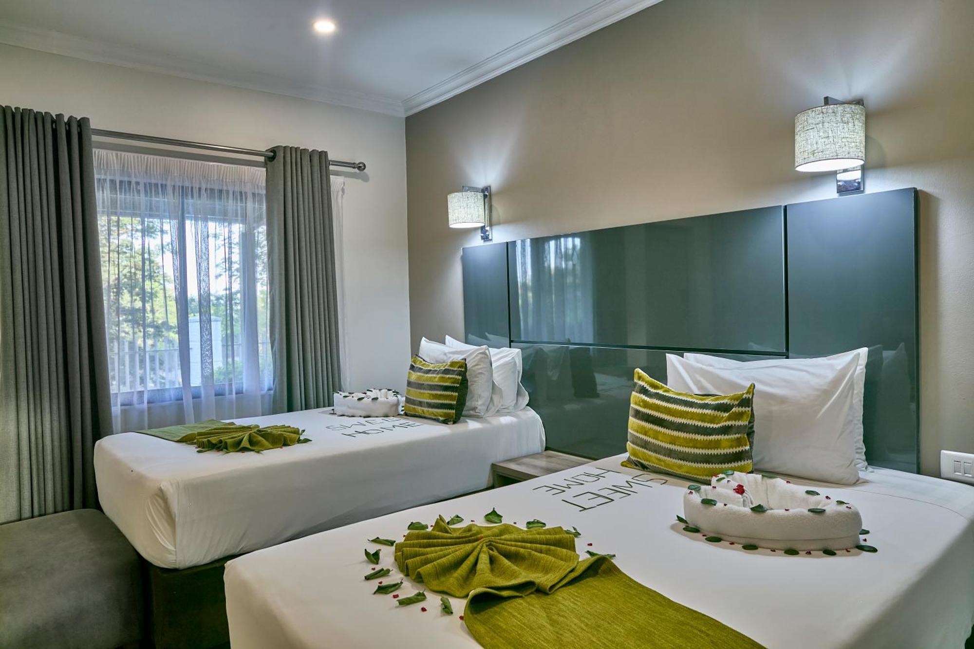Travelodge Касане Екстериор снимка
